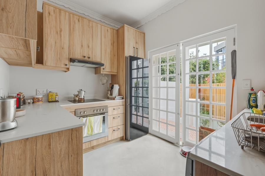 2 Bedroom Property for Sale in Vredehoek Western Cape